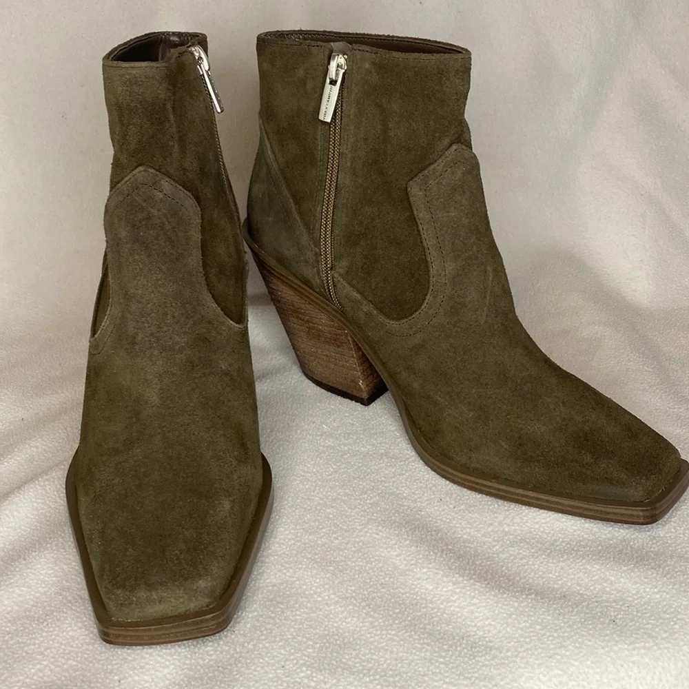 NWT Vince Camuto Amtinda square toe boots size 9.5 - Picture 1 of 8